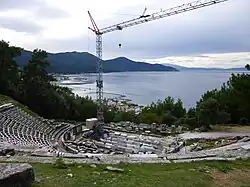 Όψη του αρχαίου θεάτρου του Λιμένα, χώρου εκδηλώσεων του Φεστιβάλ Φιλίππων – Θάσου