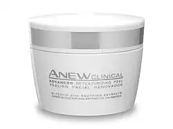 Producto cosmético femenino en un envase inmaculado