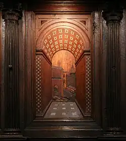 Detalle de uno de los respaldos de la silleria del coro