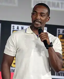Anthony Mackie hablando en la Comic-Con de San Diego de 2019 en California
