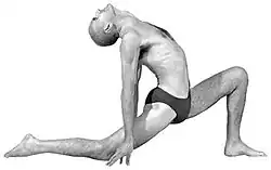 Variación con brazos hacia abajo