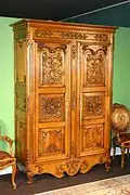 Reproducción de un armario del siglo XVIII.