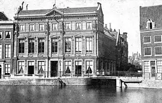 Arti et Amicitiae En el siglo XIX no habían unificado el Rokin y Spui. Foto: bma.amsterdam.nl.Rokin en Spui. Foto: bma.amsterdam.nl.