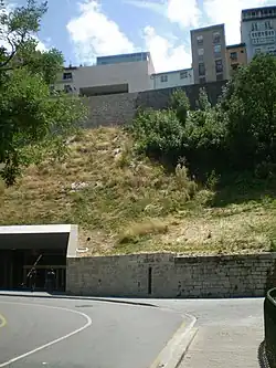 El frente en la zona del ascensor