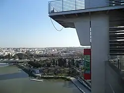 Ascensor panorámico de la Torre Schindler desde el mirador de la torre
