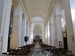 Renovación de la nave interior del Duomo di San Rufino