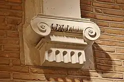 Capitel jónico en la escalera del Hôtel d'Assézat.