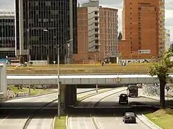 Con el viaducto de la av 26