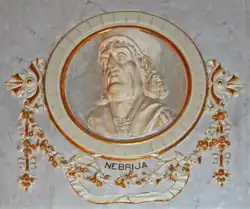 Estuco dedicado a Antonio de Nebrija (1875).
