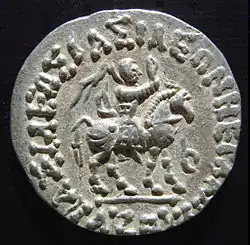 Moneda de Azes II, que se representa montado a caballo.