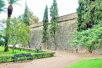 Muralla y comienzo del baluarte; lienzo al este