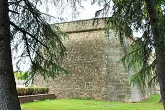 Varios lienzos del flanco este