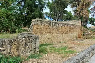 Muralla exterior, de menos porte