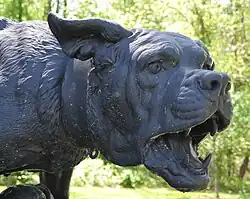 Estatua de perro mastín