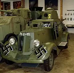Un BA-20 con marcas finlandesas del Museo de Blindados de Parola