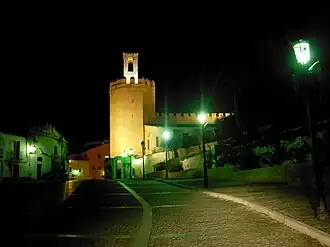 Torre de Espantaperros de noche.