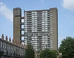 Balfron Tower (1965-1967), obra de Ernő Goldfinger en Londres (listado grado II)