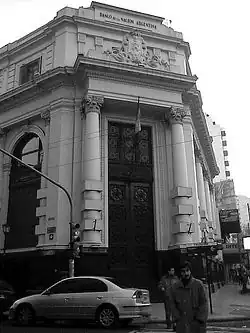 Sucursal en la esquina de avenida Corrientes y calle Agüero, en el barrio de Balvanera (ciudad de Buenos Aires).