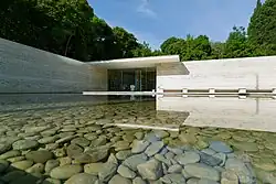 Pabellón Mies van der Rohe, 1928-1929/1981-1986 (Barcelona) Moderno Escuela Bauhaus[61]​[62]​