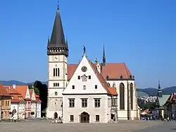 Ayuntamiento (1505-1511) y basílica de San Gil (siglos XIV-XV) en Bardejov ( Eslovaquia)
