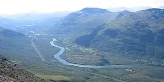 Valle de Bardu y el río desde Istind a Setermoen
