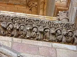 Alero de la portada occidental