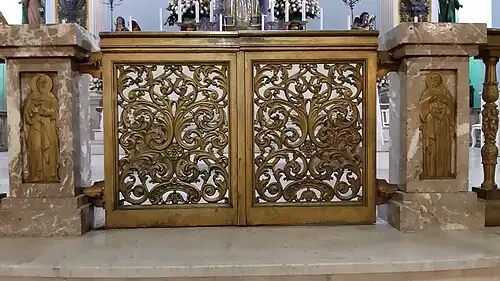 Puertas del comulgatorio