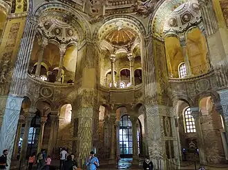 San Vitale que conserva los mosaicos del siglo VI