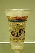 Jinete en un vaso de vidrio decorado (Siria, siglo XIII).