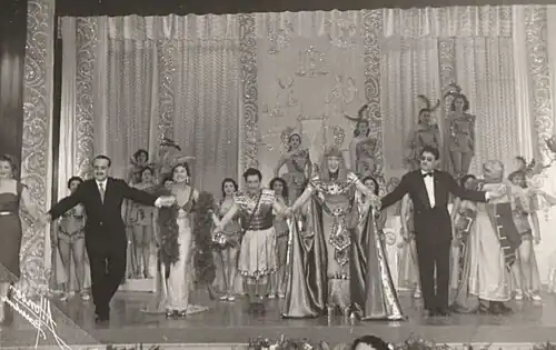 Beatriz de Lenclós junto a Mary Santpere y Augusto Algueró (padre)