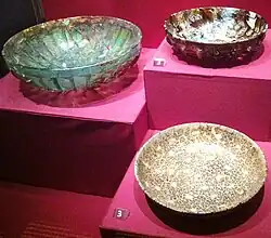 Fíala acanalada y platos hondos. Museo Nacional de Afganistán.