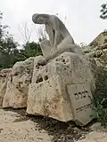 Una estatua en memoria de Tsila en el kibutz Kiryat Inavim