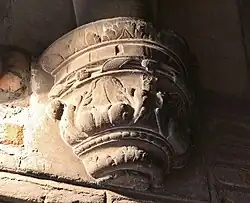 Bernuy: base tallada.