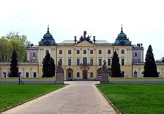 Palacio Branicki (1691-1697), en Białystok, residencia del conde Jan Klemens Branicki, destruido en la II Guerra Mundial y luego reconstruido