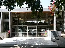 Entrada al Café Literario Parque Bustamante