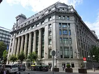 Edificio BBVA, colindante a la calle Ledesma