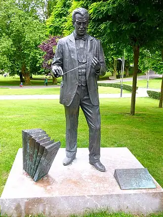 Monumento a Jesús Loroño