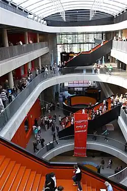 Edificio Thor Heyerdahl la Universidad en Larvik, Noruega