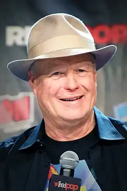 Bill Fagerbakke, como Patricio Estrella, voces adicionales