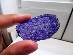 Hojuela de la papa azul peruana