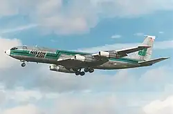Boeing 707 de Millon Air despegando del Aeropuerto Internacional de Miami. Se estrelló en el Aeropuerto Internacional Eloy Alfaro de Manta (Ecuador) nueve meses después (1996).