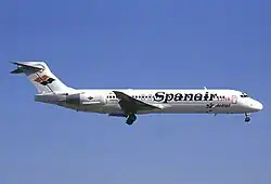 Boeing 717 de con los colores de AeBal-Spanair Link aproximándose al Aeropuerto de Barcelona-El Prat (2002)