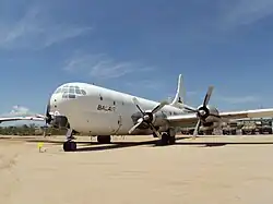 Boeing C-97 Stratofreighter de Balair que operó vuelos humanitarios para la Cruz Roja durante la guerra de Biafra (1969-1970)