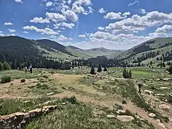 Vista a la Bogd Jan Uul desde el monasterio
