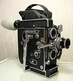 Cámara réflex Bolex H16 de 16 mm con muelles