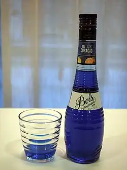 Curaçao azul elaborado por Bols.