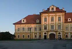 Monestario en la iglesia (kostel Navštívení Panny Marie)