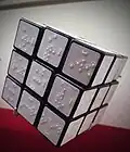 Cubo de Rubik en braille
