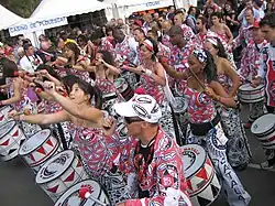 Músicos brasileños en una batucada