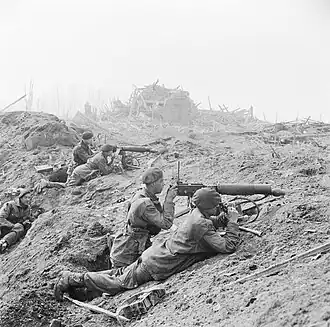 Soldados británicos a las afueras de Wesel.